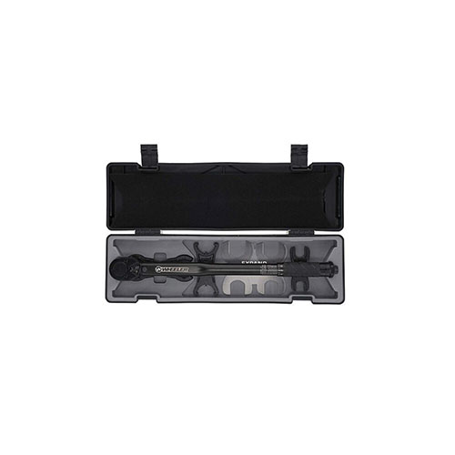 Le Wheeler XL F.A.T. Wrench avec le jeu de crowfoot Mil-Spec offre un couple précis de 10-150 ft-lbs et 8 fonctions grâce à ses 3 clés multifonctions.